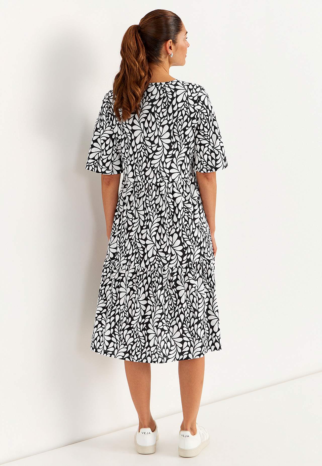 Jersey-kjole med volang