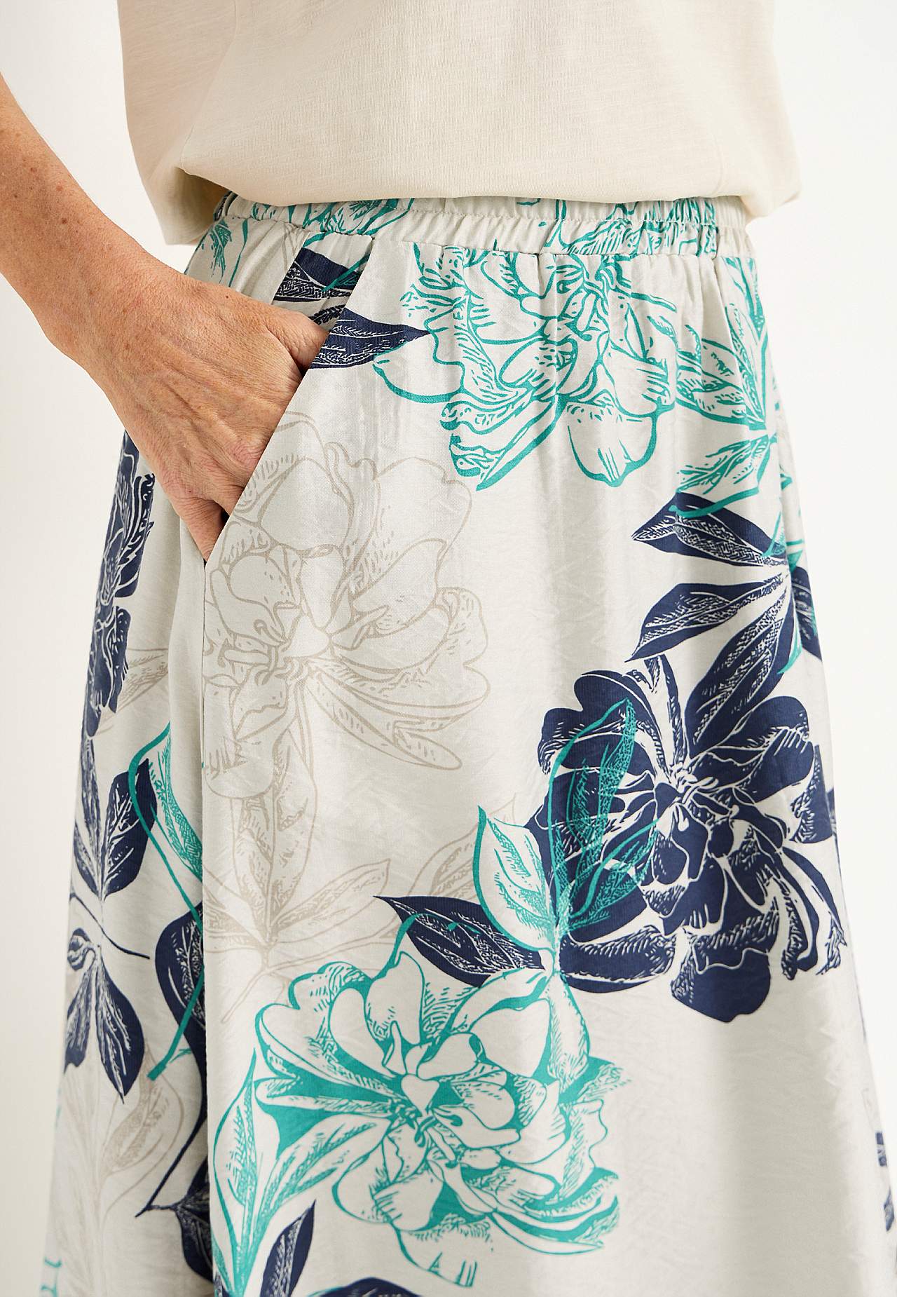 Blomstret skjørt med lommer