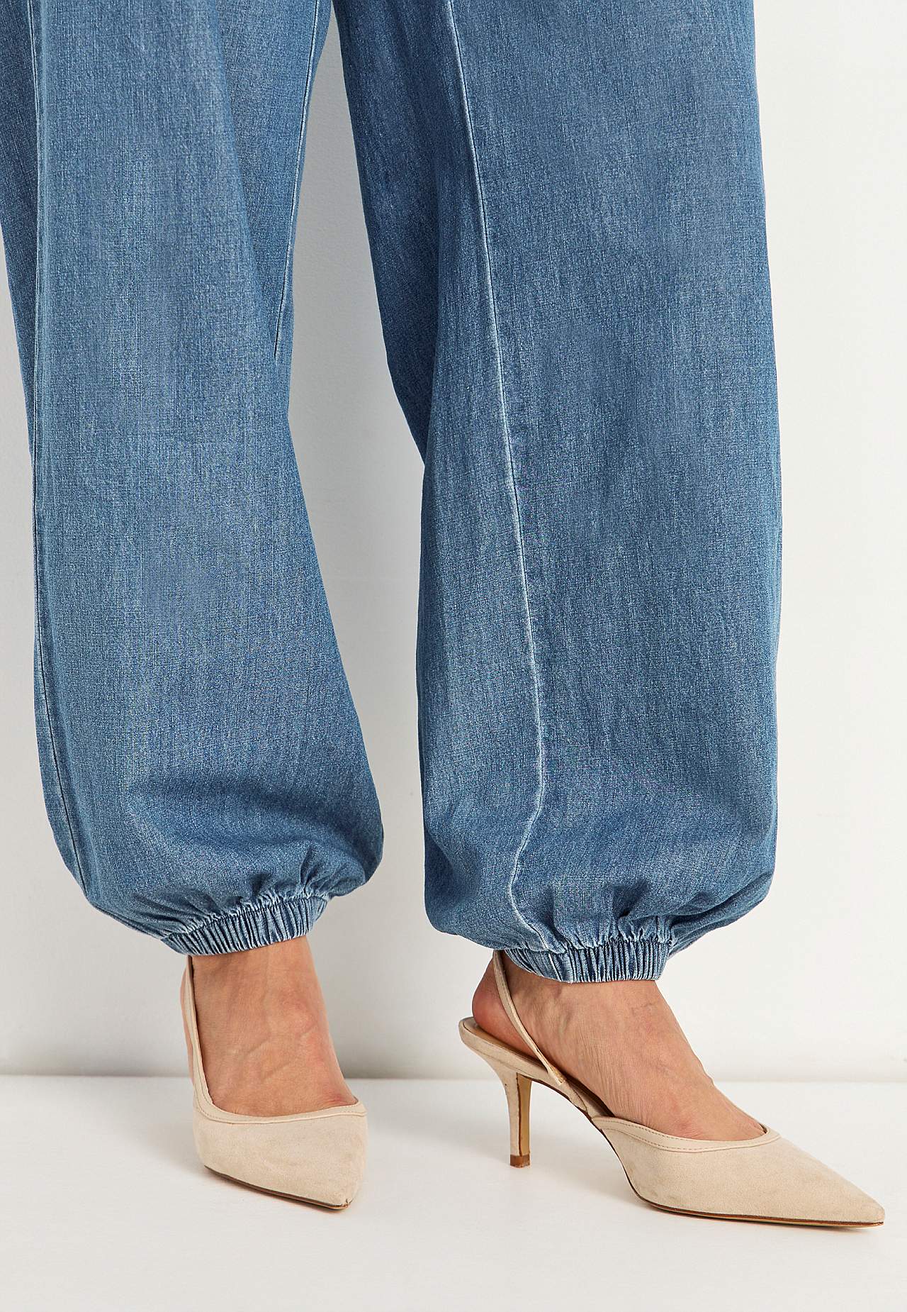 Bukse i lett denim med høy midje