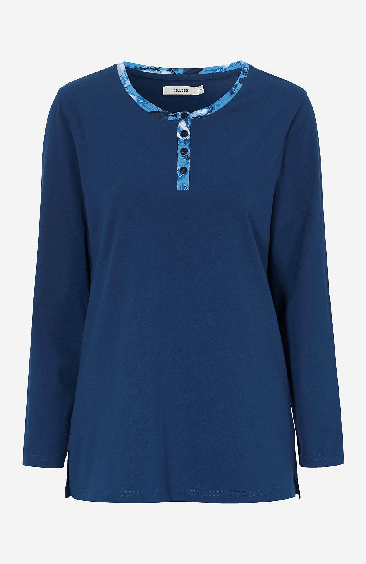 Pyjamas med et blomstermønster