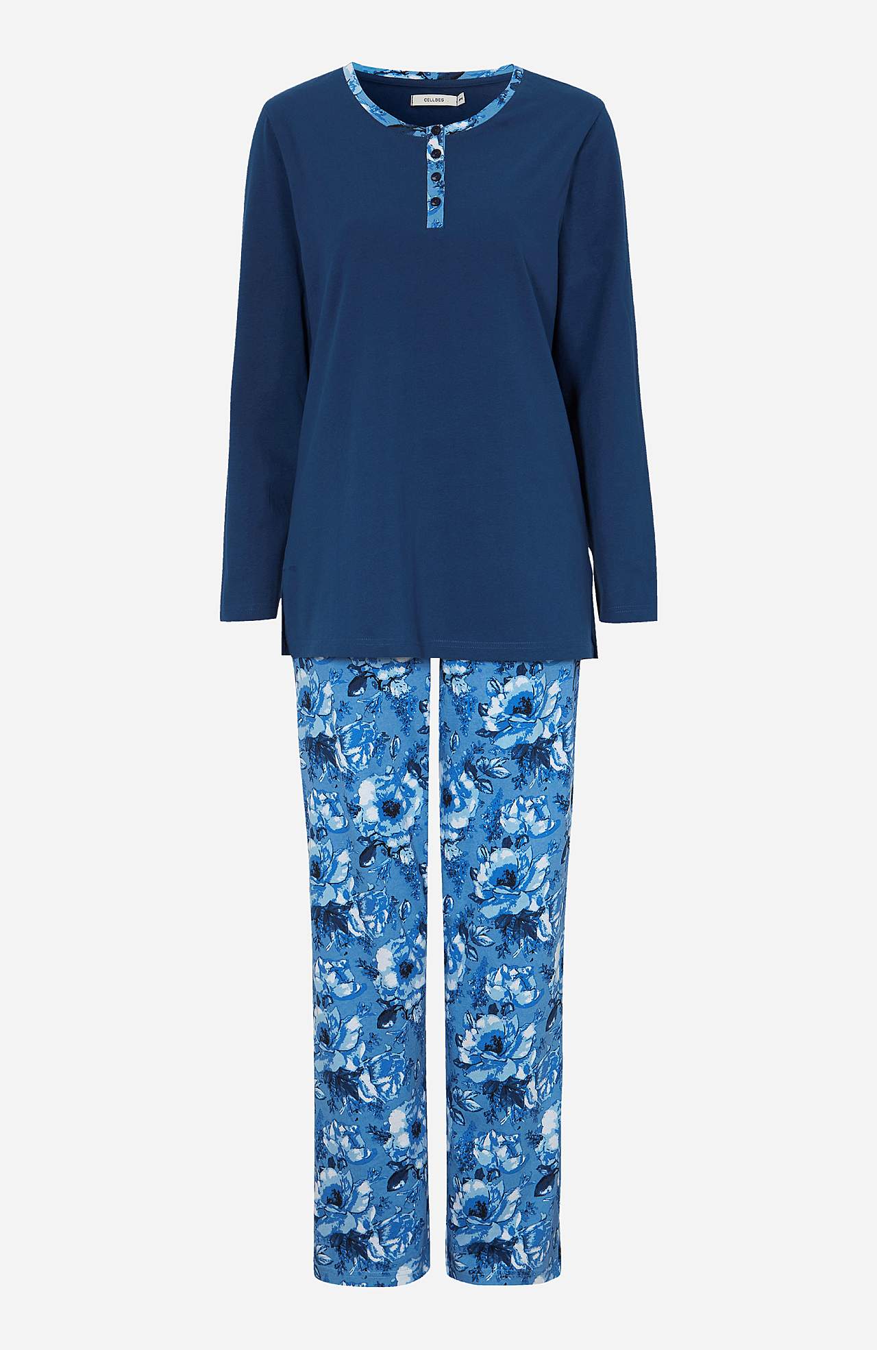 Pyjamas med et blomstermønster