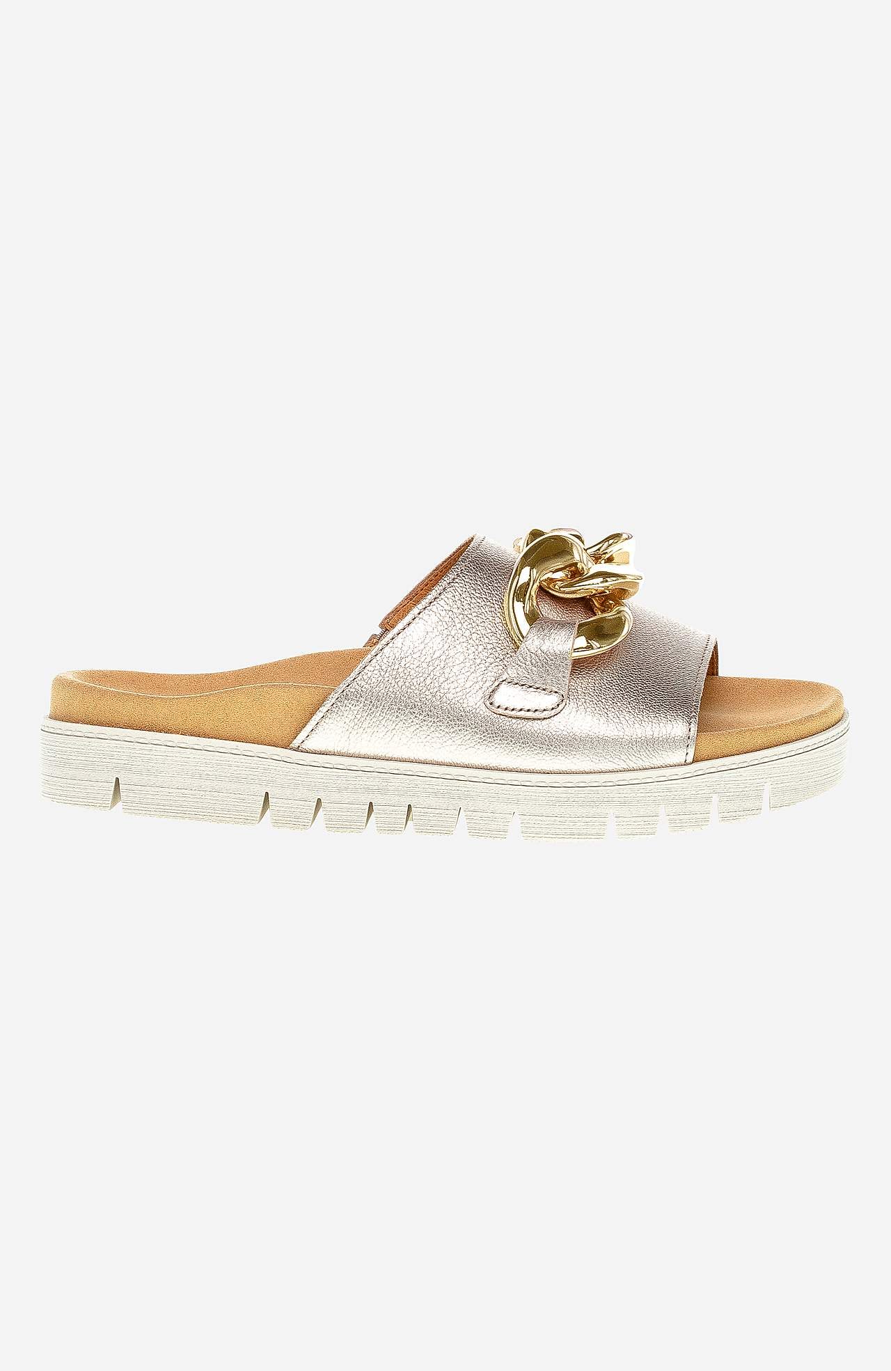 Sandaler med gullkjede