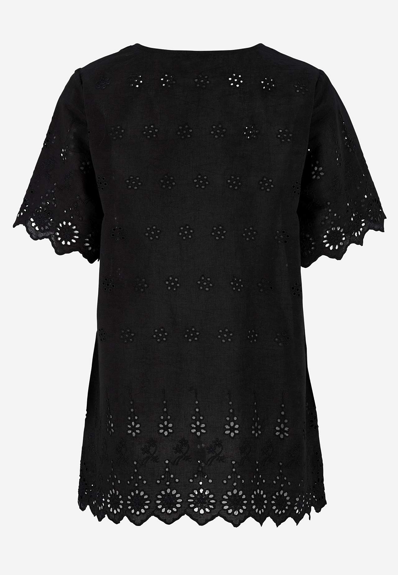 Tunika med hullbroderi