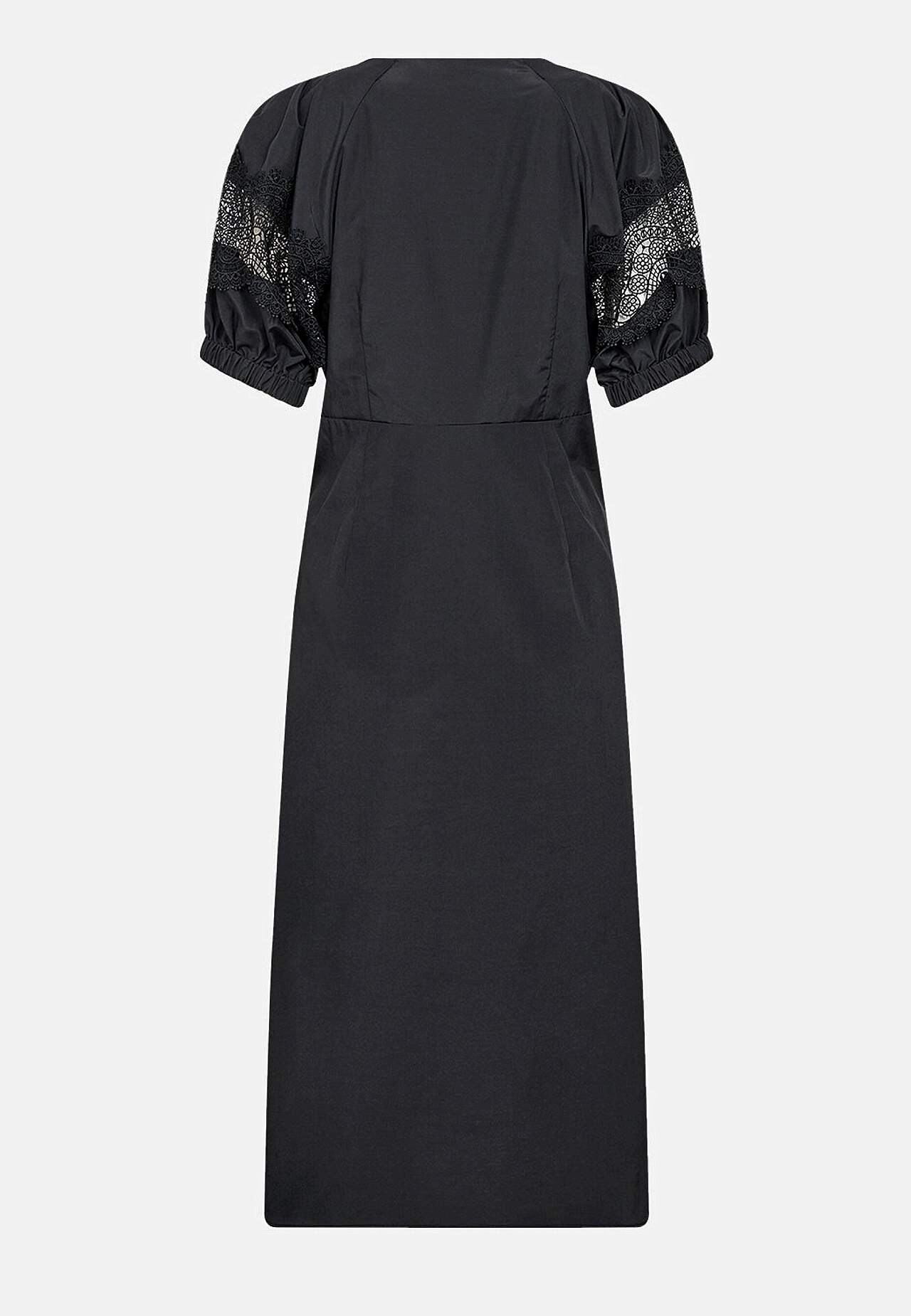 Kjole med broderidetalj på ermene