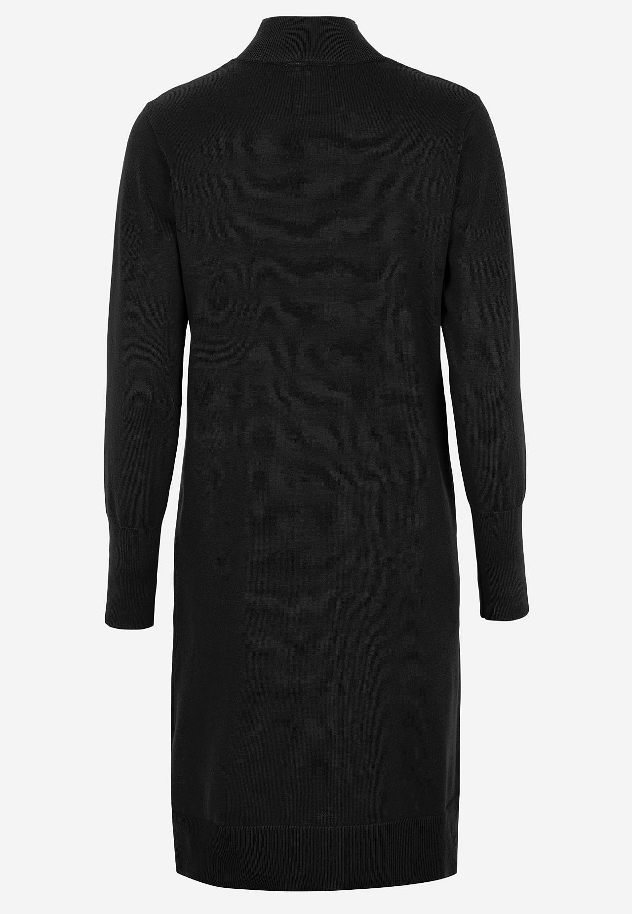 Finstrikket kjole med rhinstenknapper