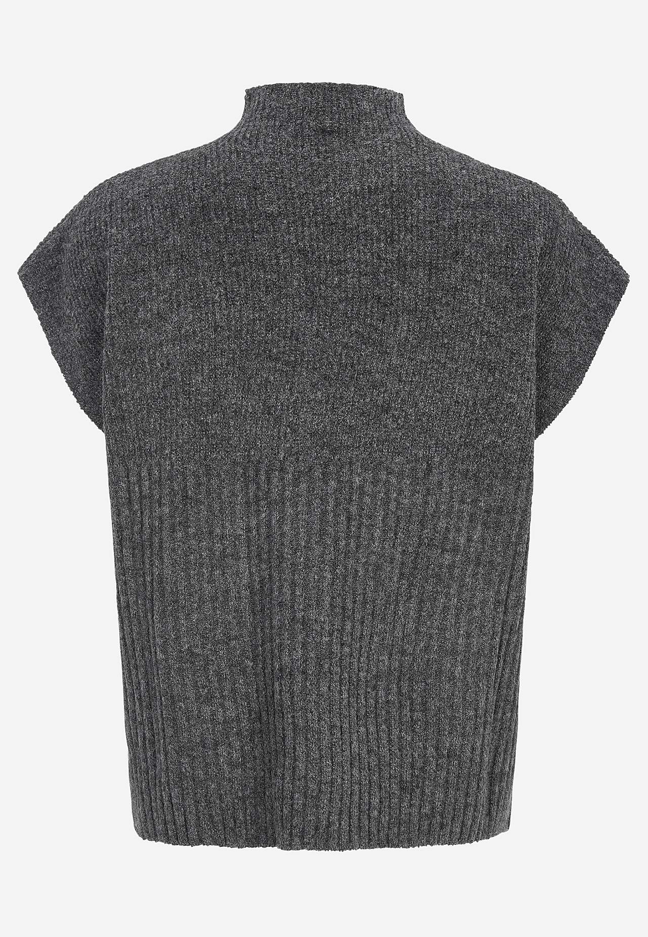 Strikket vest med halv høy hals