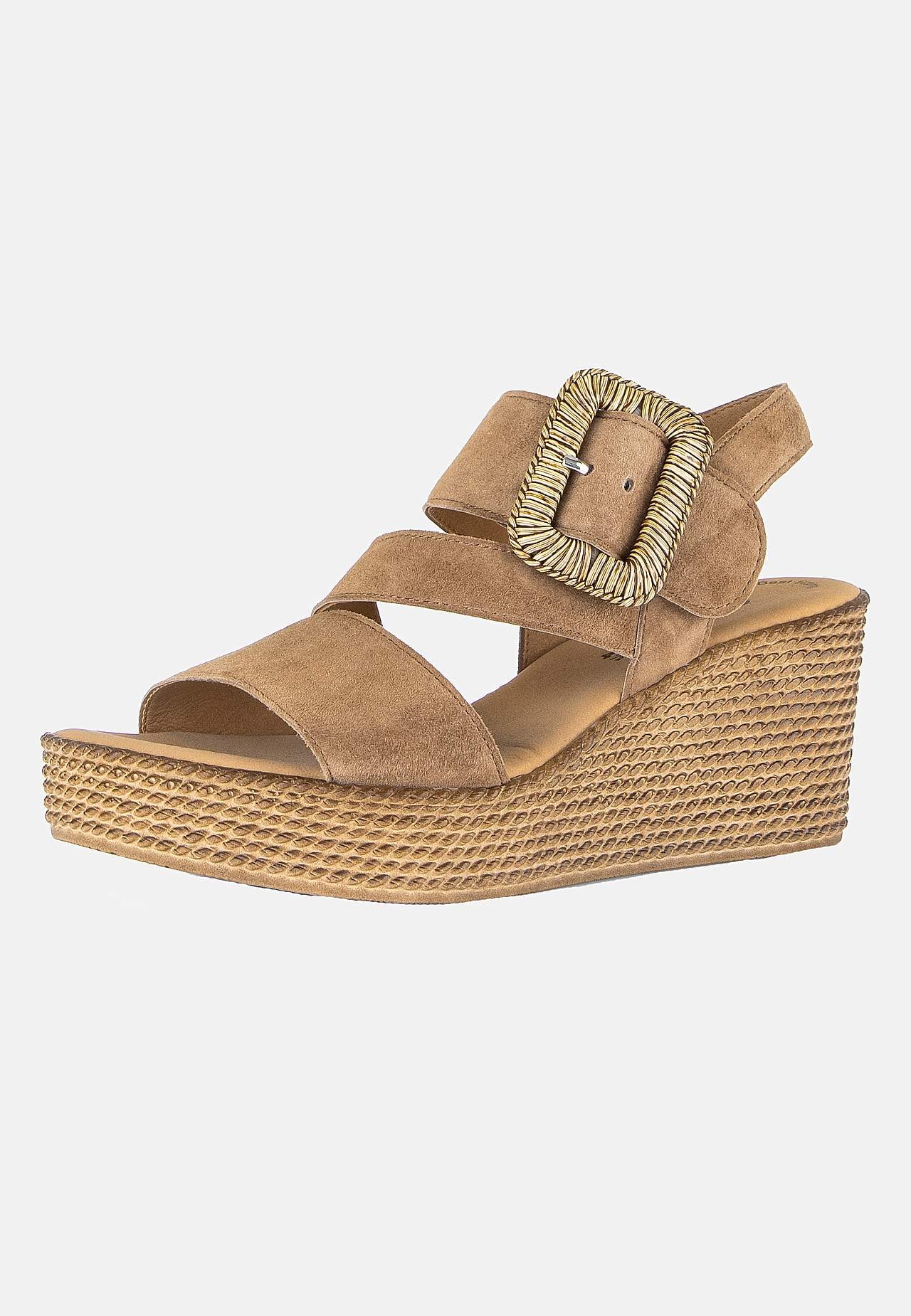 Sandal i semsket skinn med kilehæl